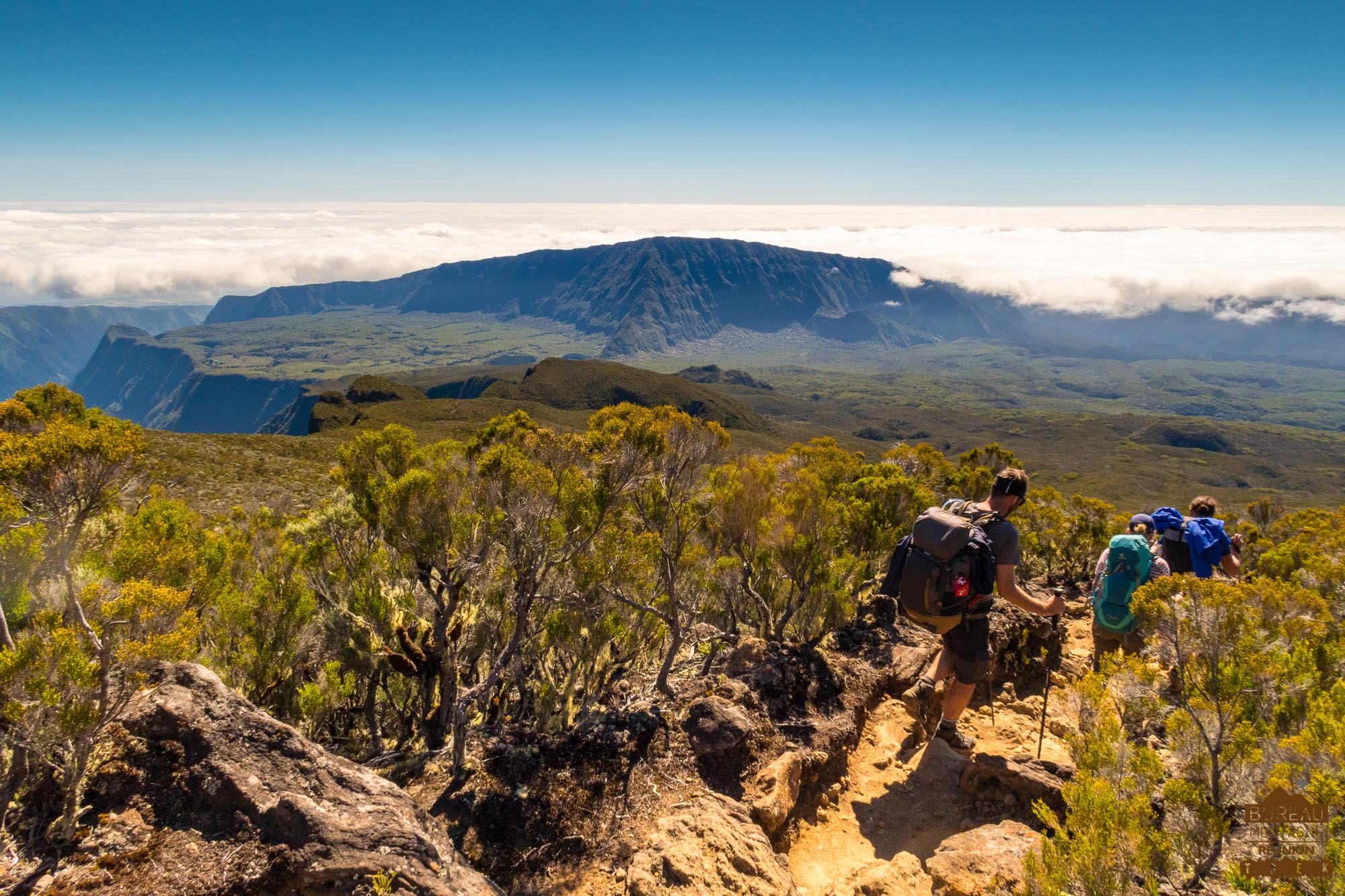https://www.bmrtrek.re/wp-content/uploads/2021/03/bureau-montagne-re%CC%81union-trek-randonne%CC%81e-guide-tour-du-piton-des-neiges.jpg