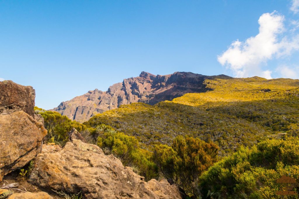 Le Piton des Neiges vu depuis la Caverne Dufour