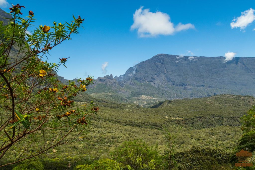 Le haut Mafate depuis le Col des Boeufs Grand Bénare mafate trek