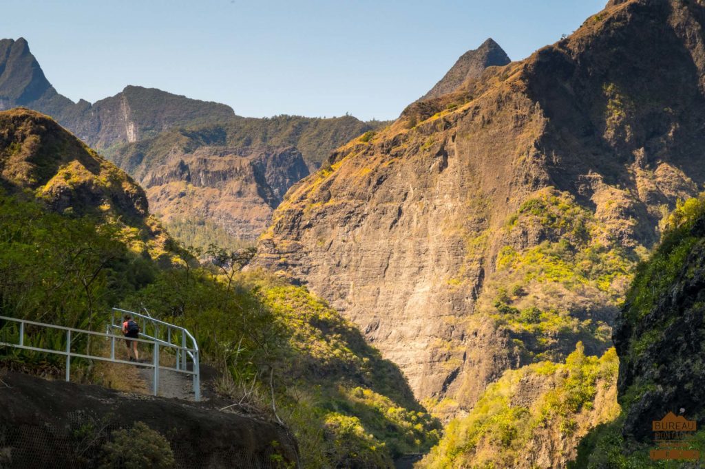 bureau-montagne-réunion-trek-randonnée-guide-tour-des-ilets-bas-mafate-2