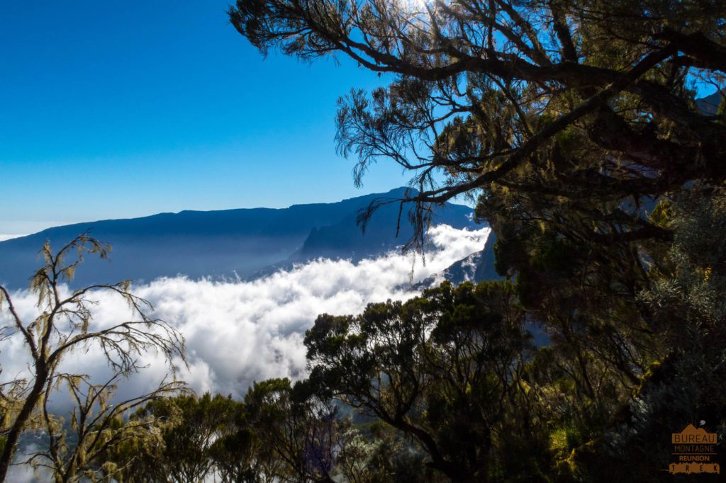 Le grand Bénare depuis le cirque de Cilaos rando trek 974