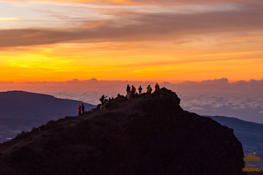 Lever de soleil sur le Piton des Neiges réunion guide trek randonneur