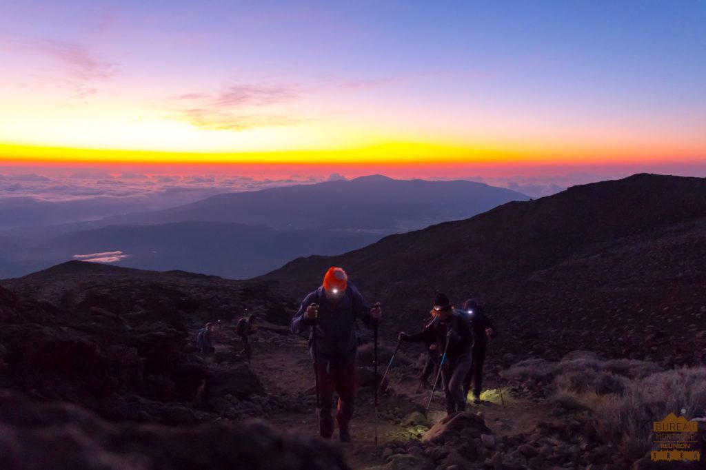 Ascension du Piton des Neiges réunion randonneur levé soleil guide