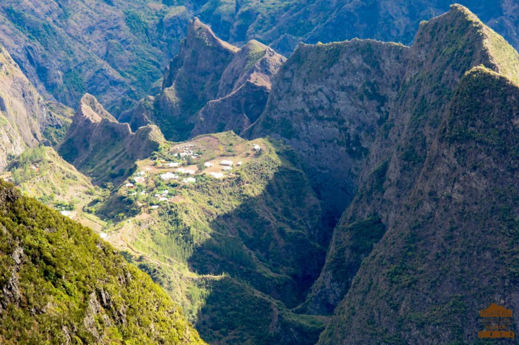 Ilet des orangers,  piton Bérane mafate réunion ravine grand mère trek