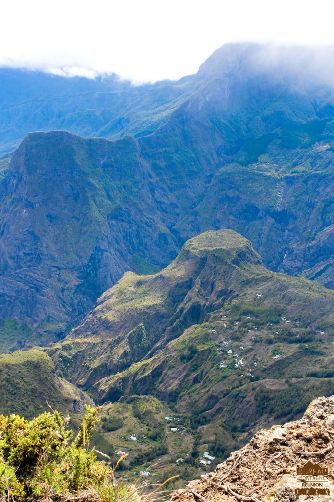 Roche plate le Bronchard mafate réunion trek rando